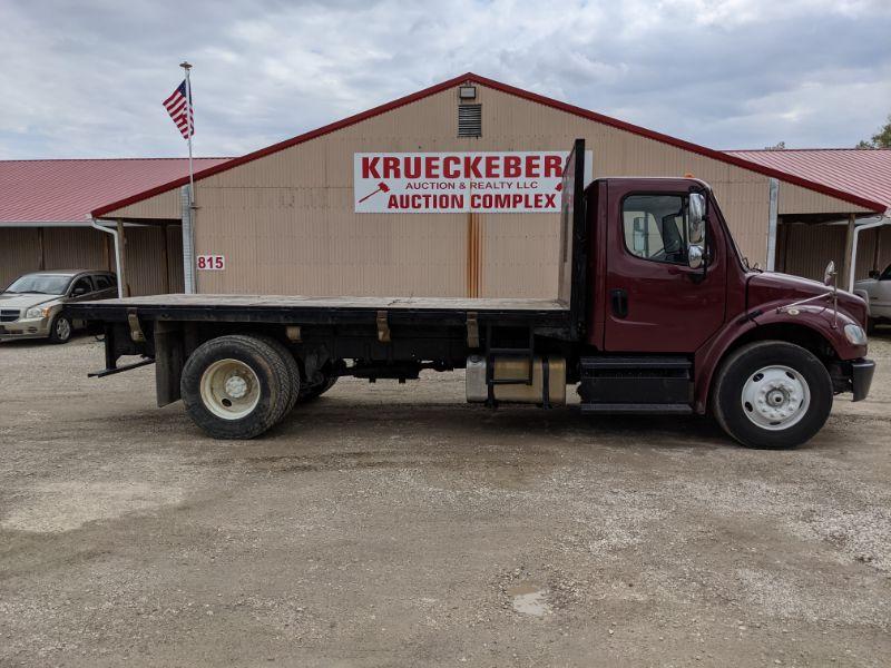 2013 Freightliner M2106 Flatbed