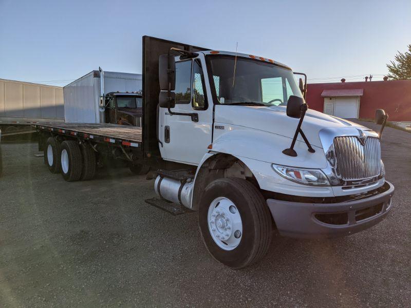 2013 International 4400 Flatbed w/ Moffett Hookup