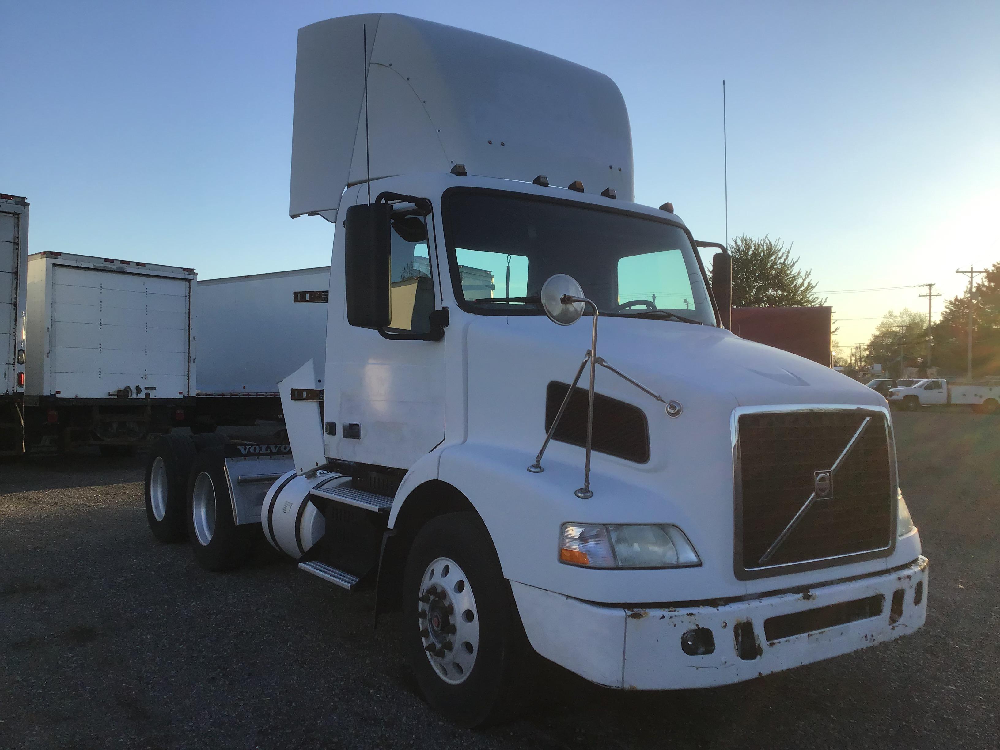 2009 Volvo VNM Daycab