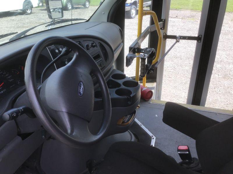 2007 Ford E 450 Passenger Bus