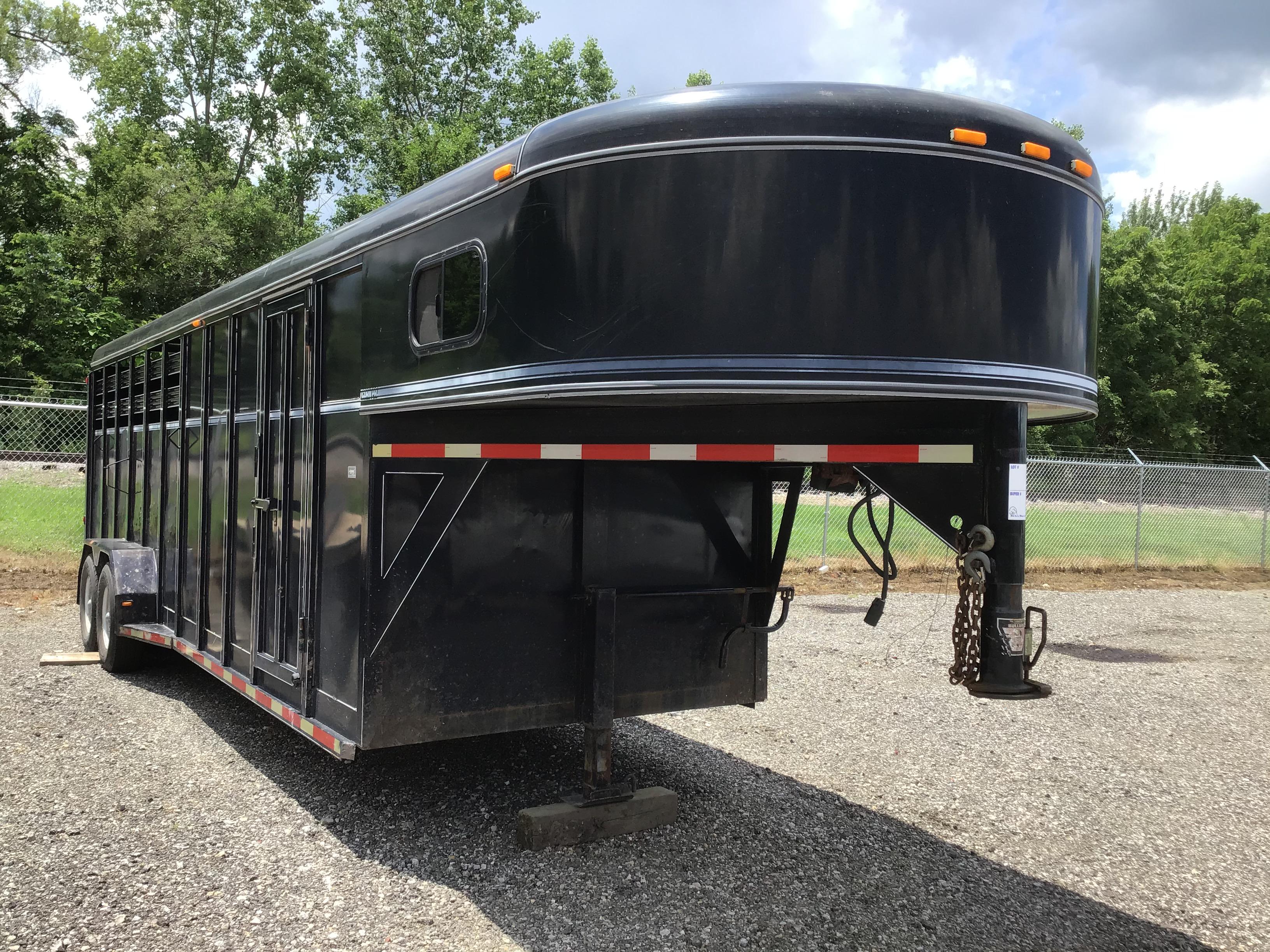 2001 Corn Pro SG-247S Gooseneck Livestock Trailer