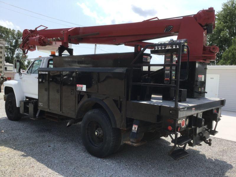 1989 Ford F800 Bucket Digger