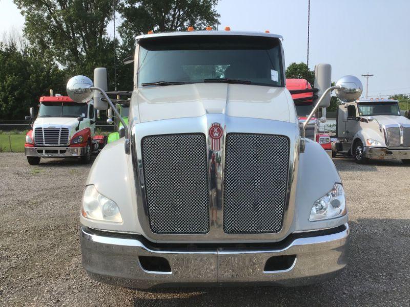 2016 Kenworth T680 Daycab