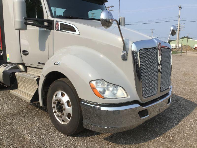 2016 Kenworth T680 Daycab