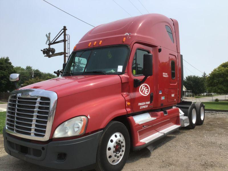 2010 Freightliner CA125 Sleeper