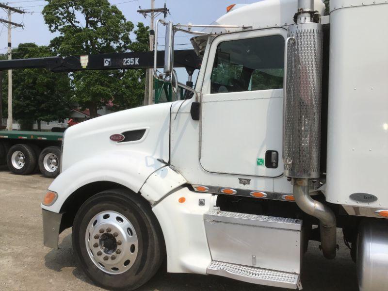 2006 Peterbilt 386 Sleeper