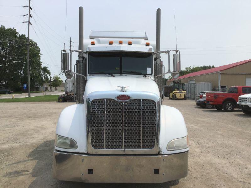 2006 Peterbilt 386 Sleeper