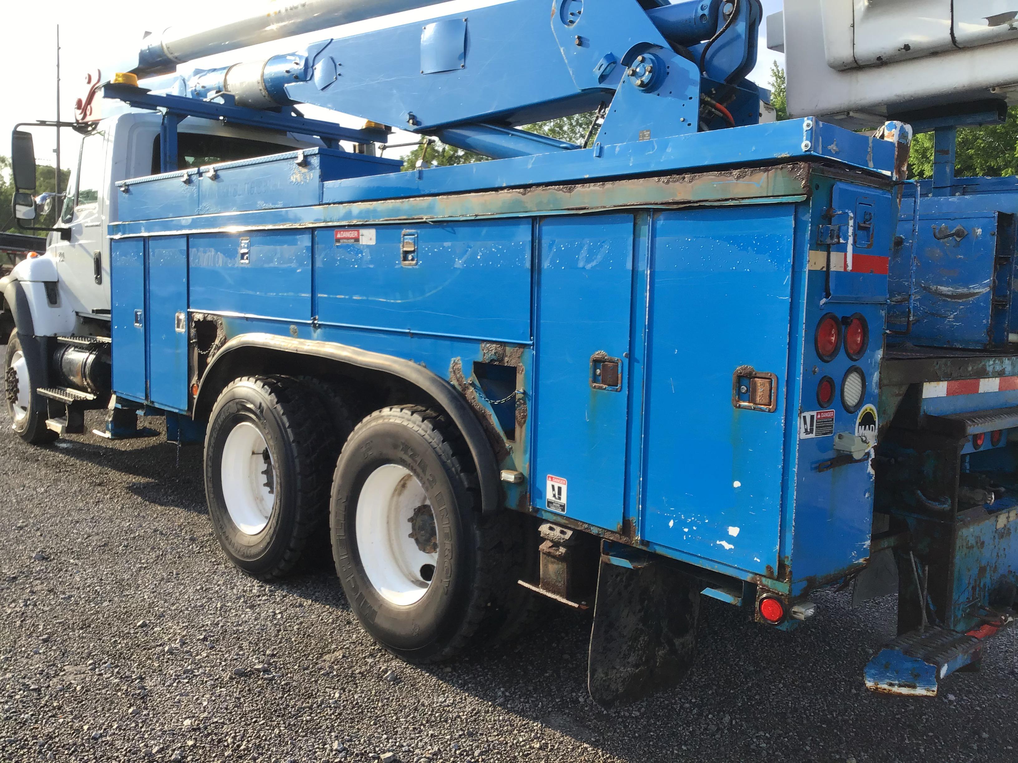 2006 International 7400 Bucket Truck