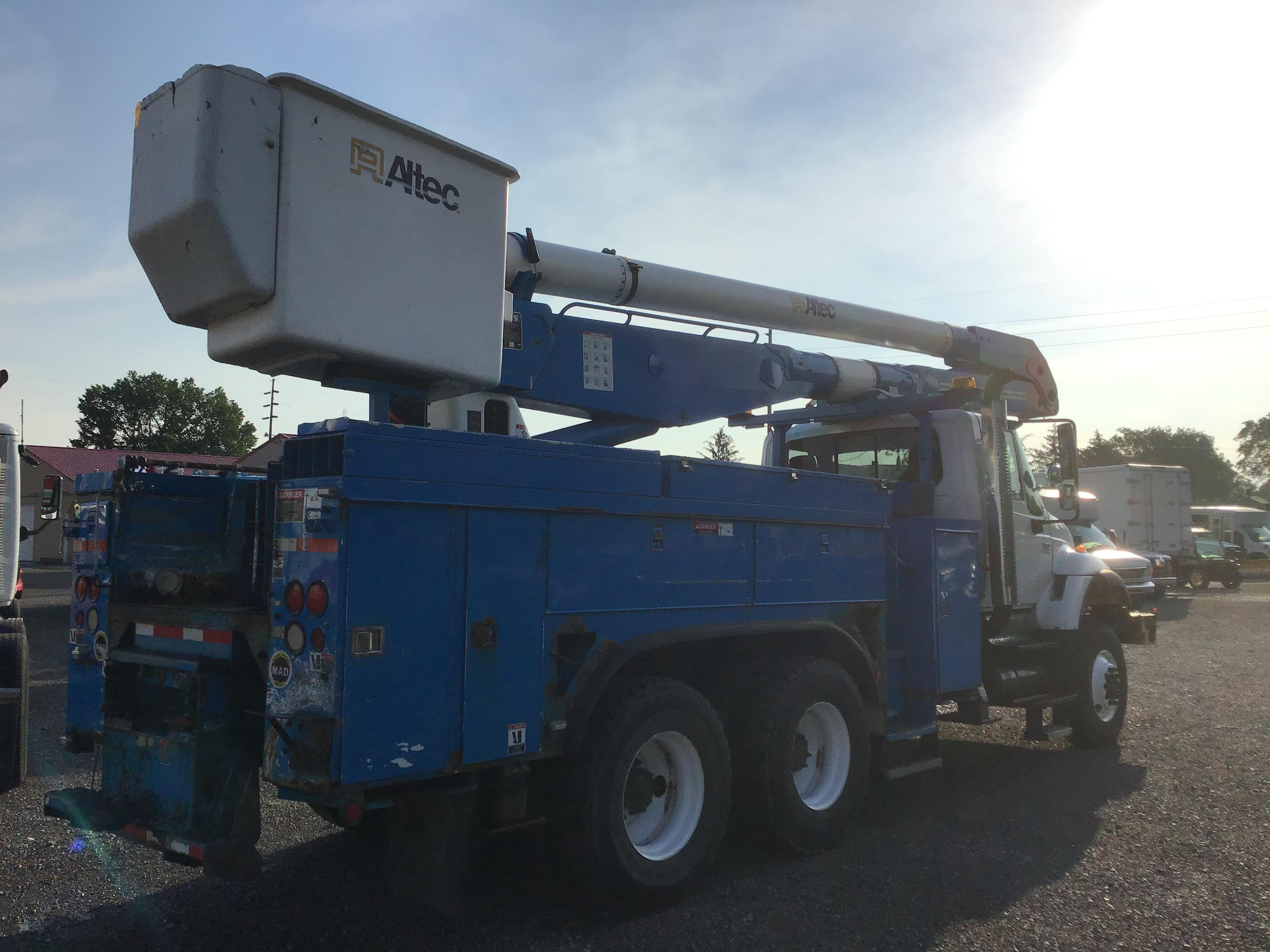 2006 International 7400 Bucket Truck