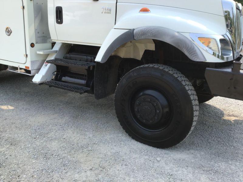 2006 International 7400 Bucket Truck