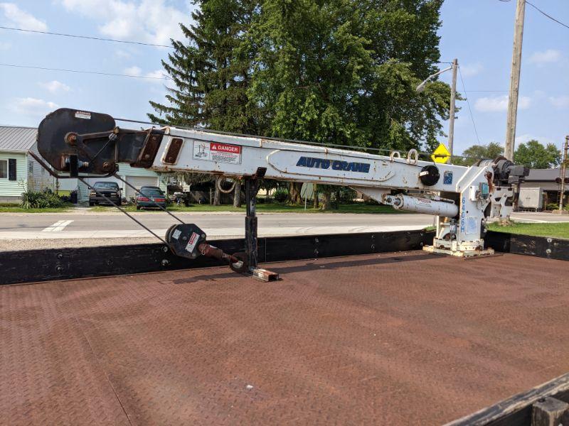 2005 Ford F650 Flatbed w/ Crane