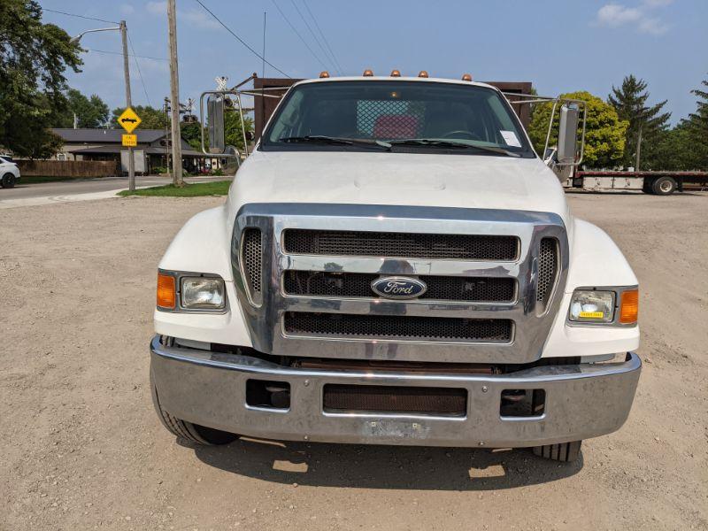 2005 Ford F650 Flatbed w/ Crane