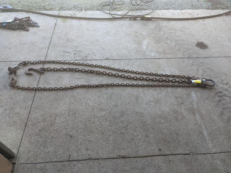 Lot Of Various Size Chains