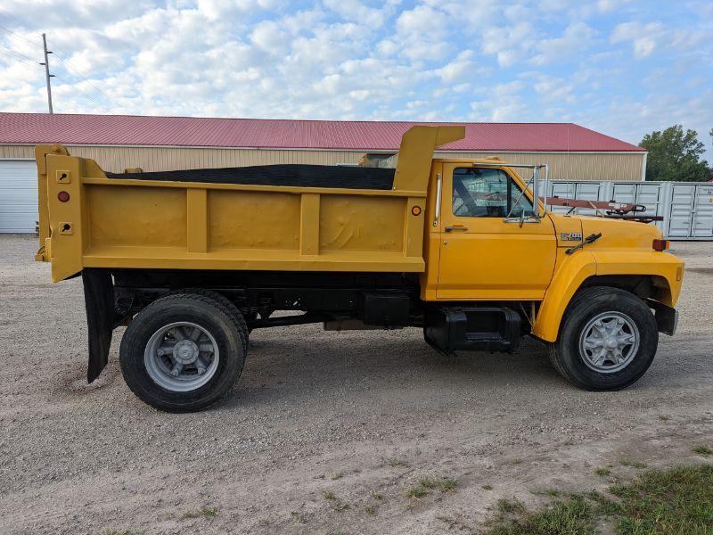 1991 Ford F700 Dump Truck