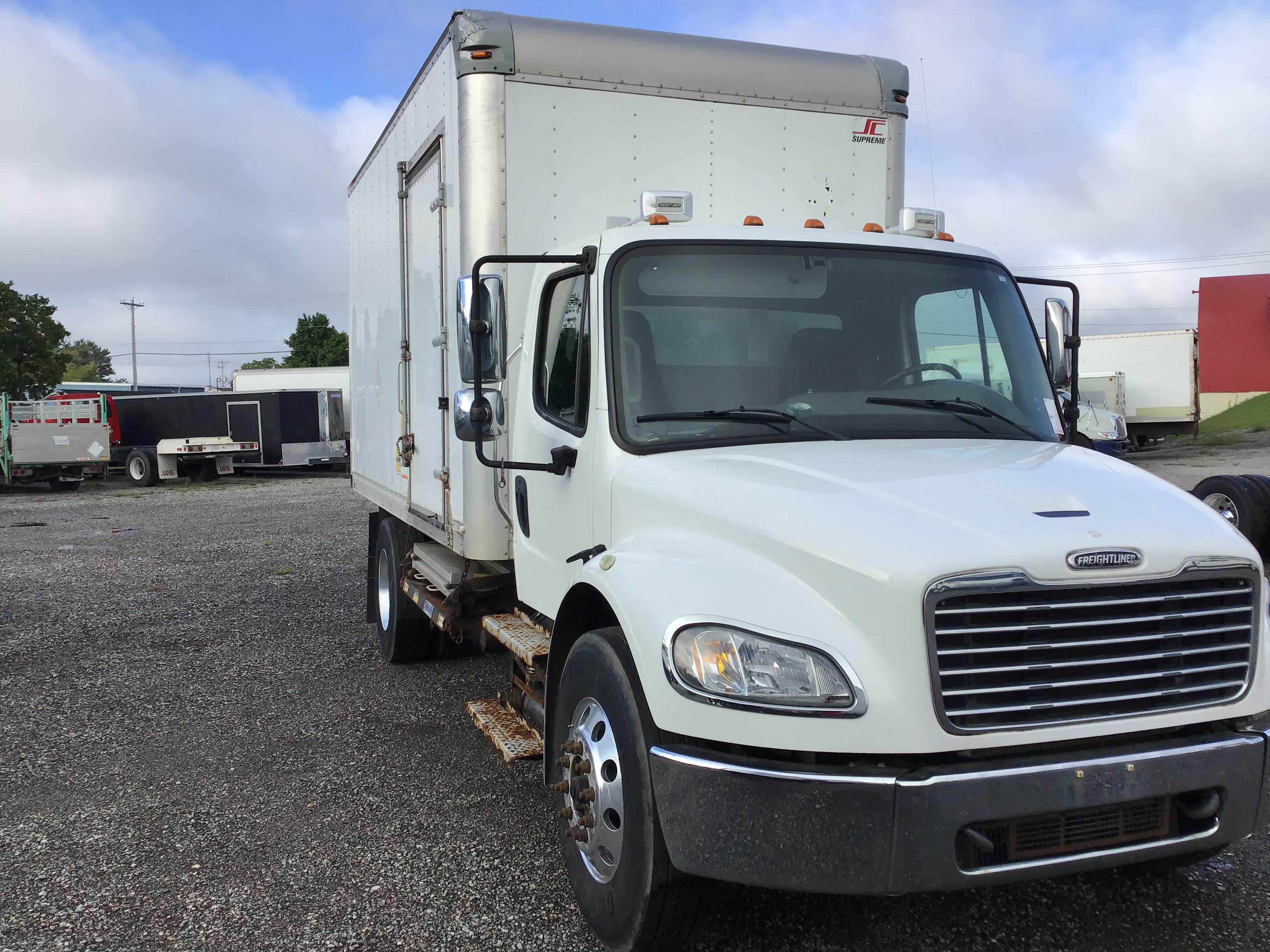 2016 Freightliner M2106 Box Truck