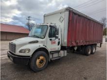 2007 Freightliner M2106 Curtain side