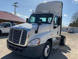 2018 Freightliner CA125 Daycab