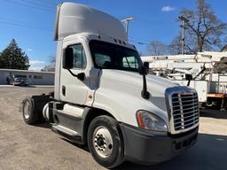 2018 Freightliner CA125 Daycab