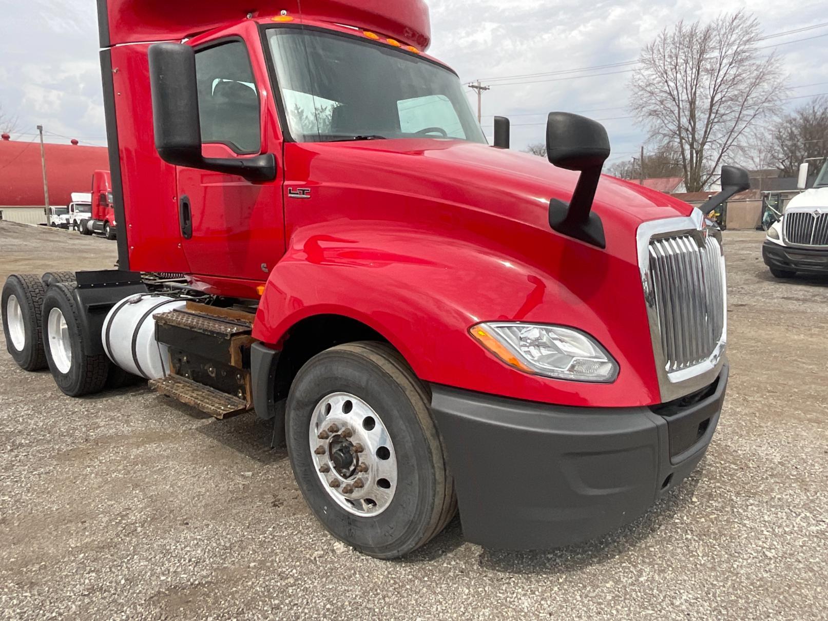 2019 International LT625 Daycab