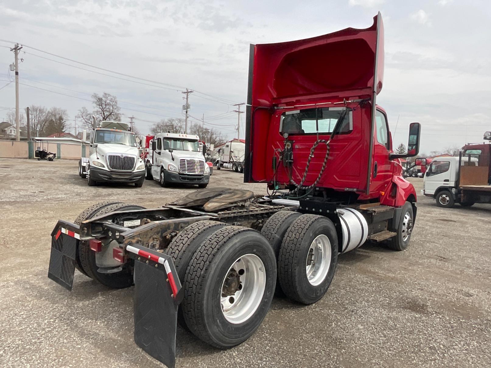 2019 International LT625 Daycab