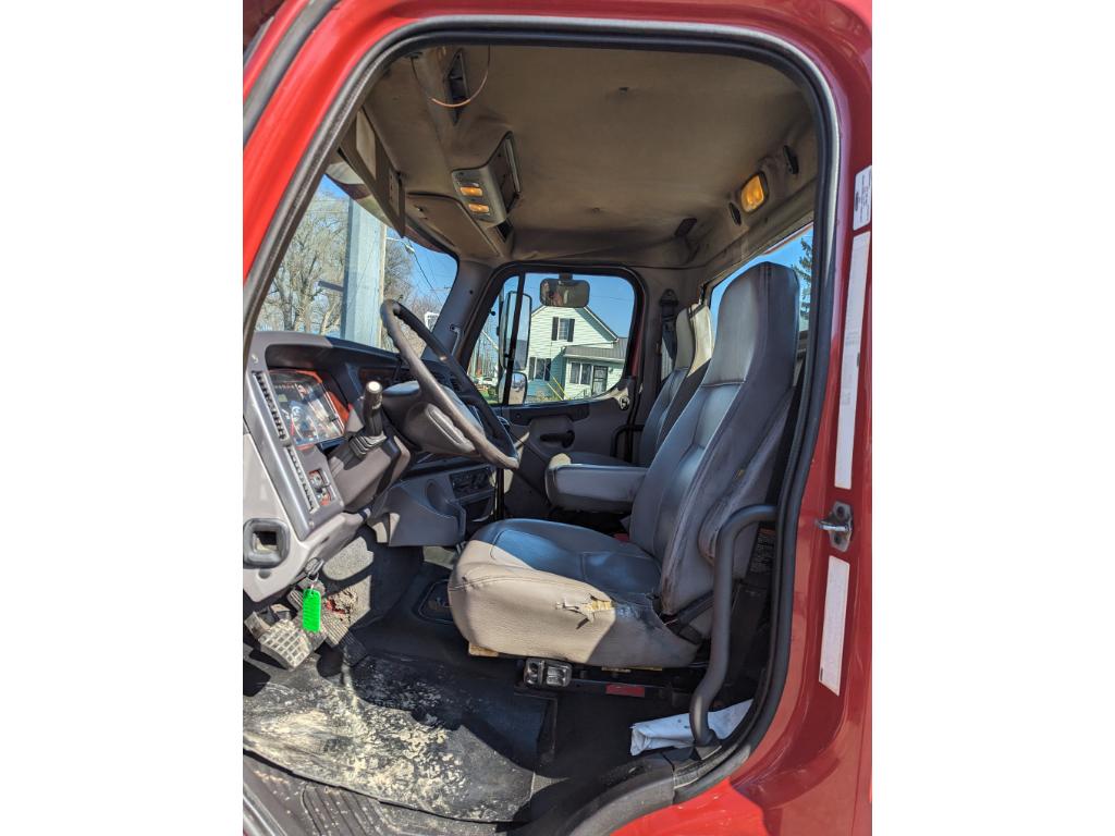 2012 Freightliner M2112 Daycab