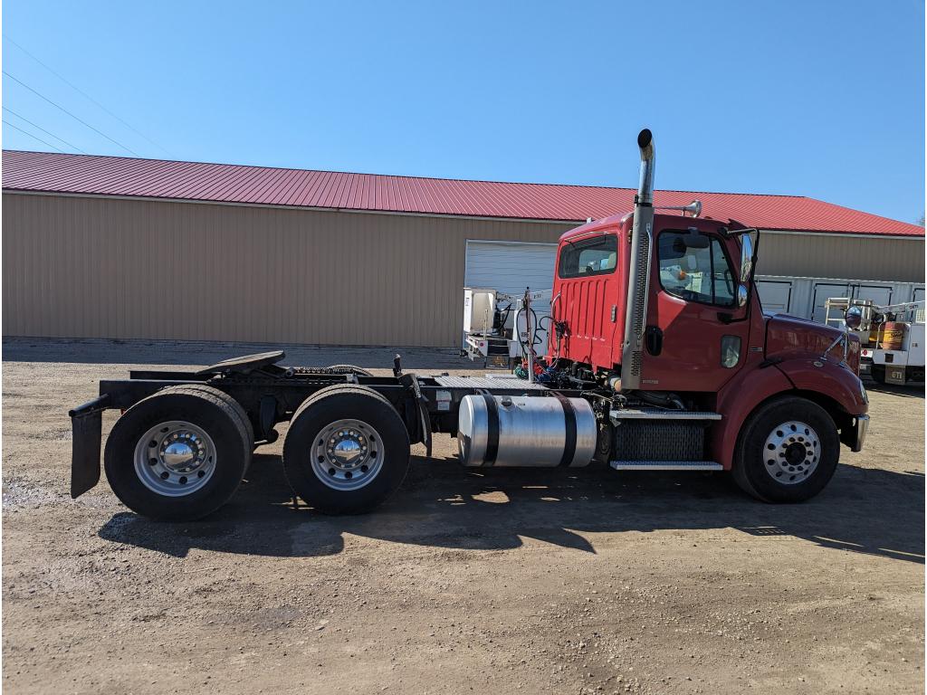 2012 Freightliner M2112 Daycab