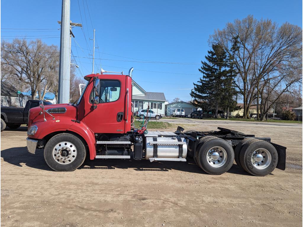 2012 Freightliner M2112 Daycab