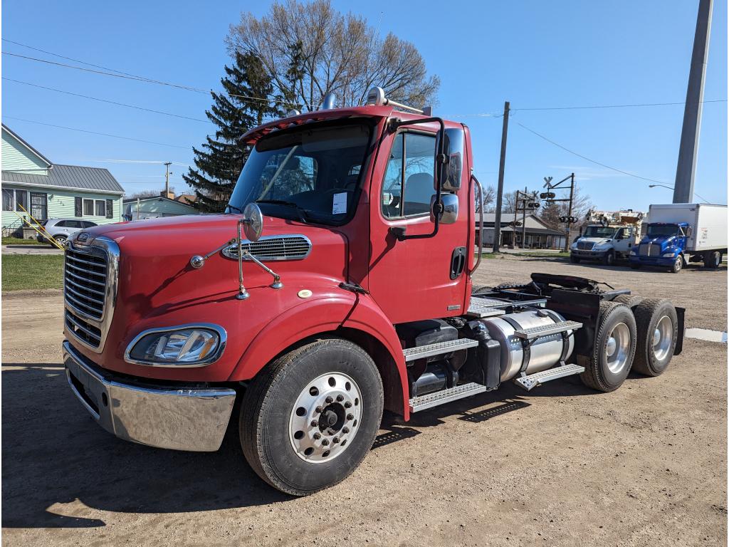 2012 Freightliner M2112 Daycab