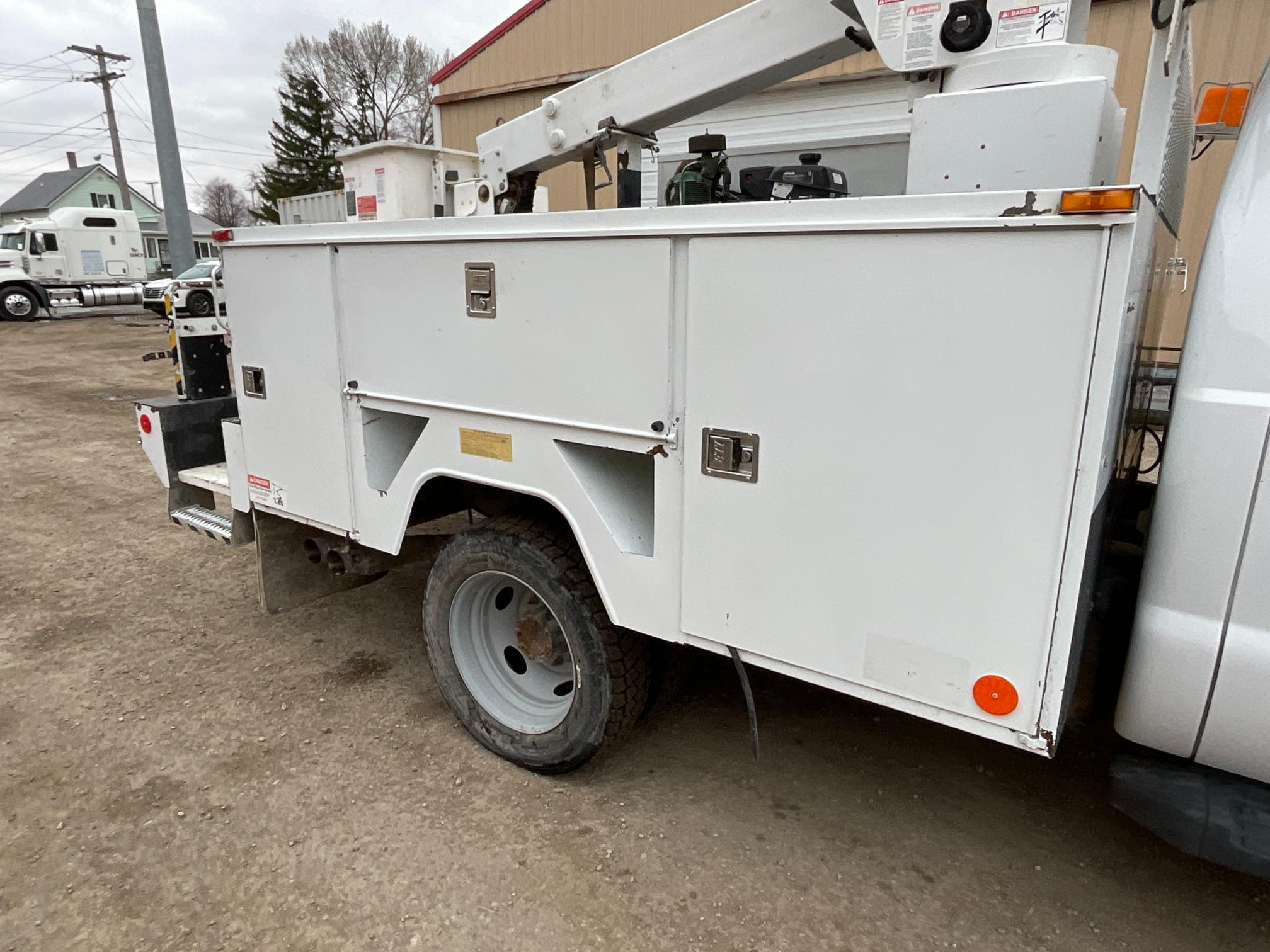 2011 Ford F350 Bucket Truck