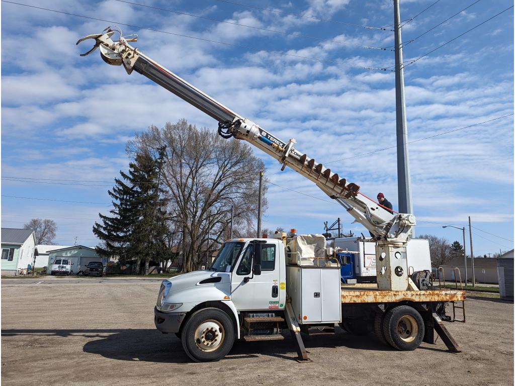 2015 International 4300 Digger Derrick