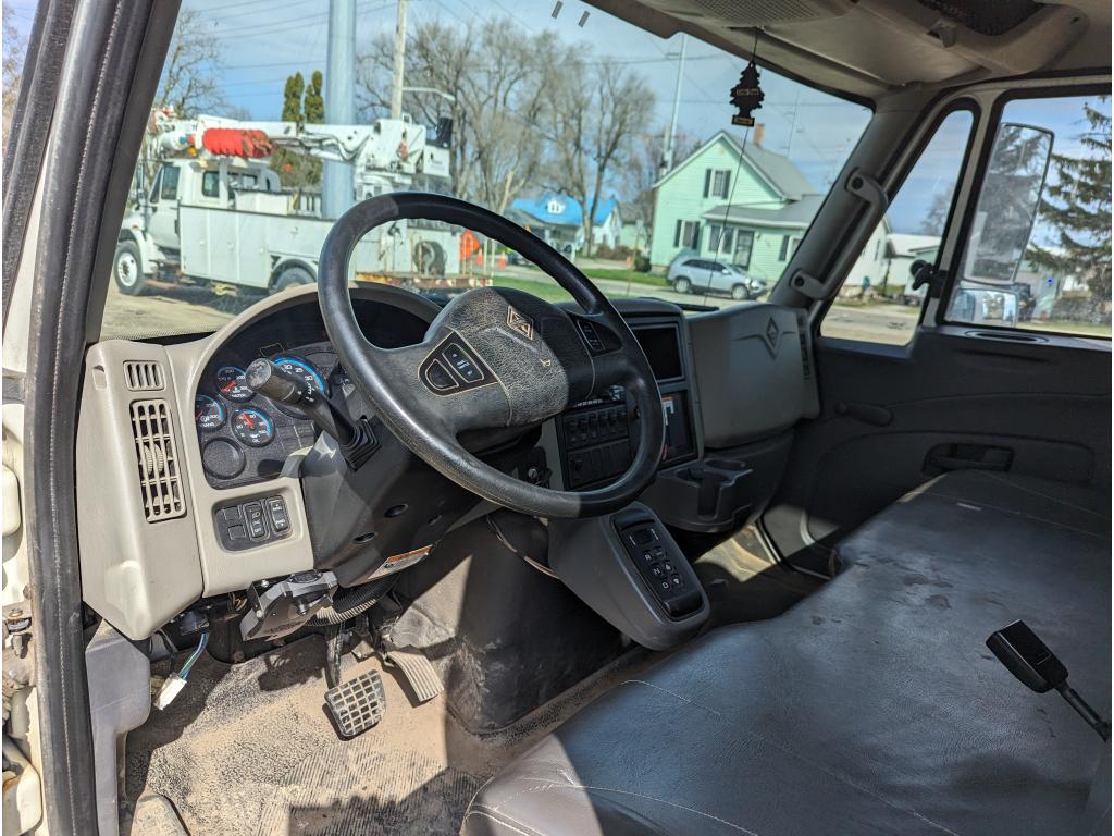 2015 International 4300 Digger Derrick