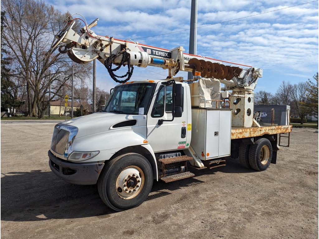 2015 International 4300 Digger Derrick