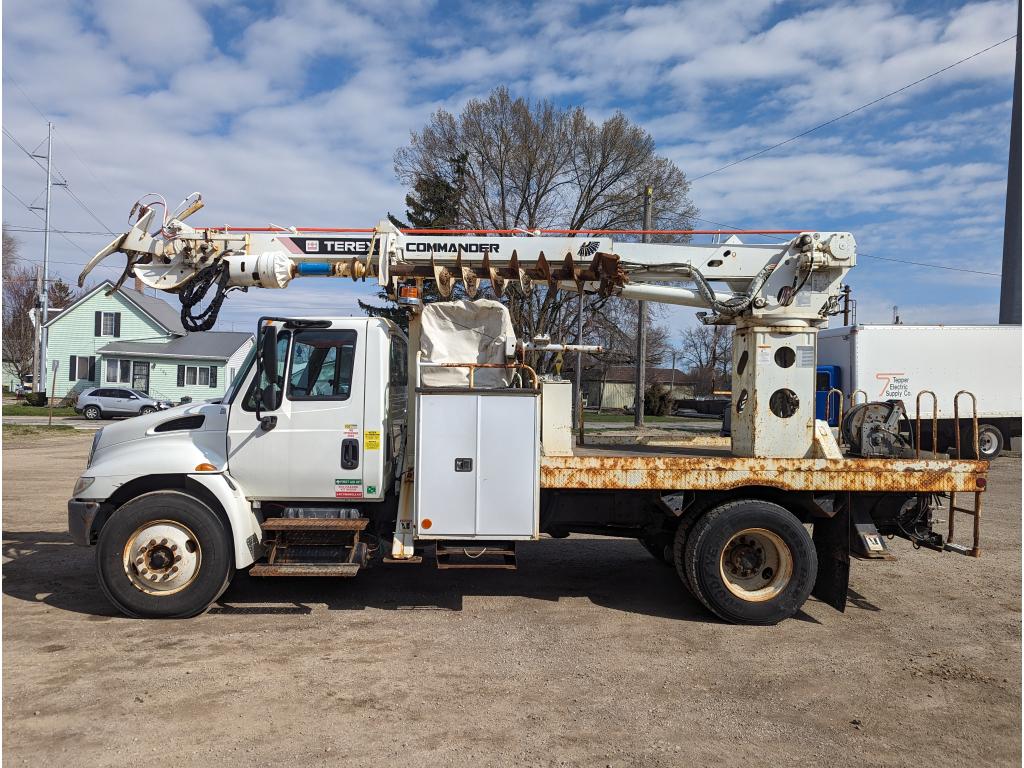 2015 International 4300 Digger Derrick