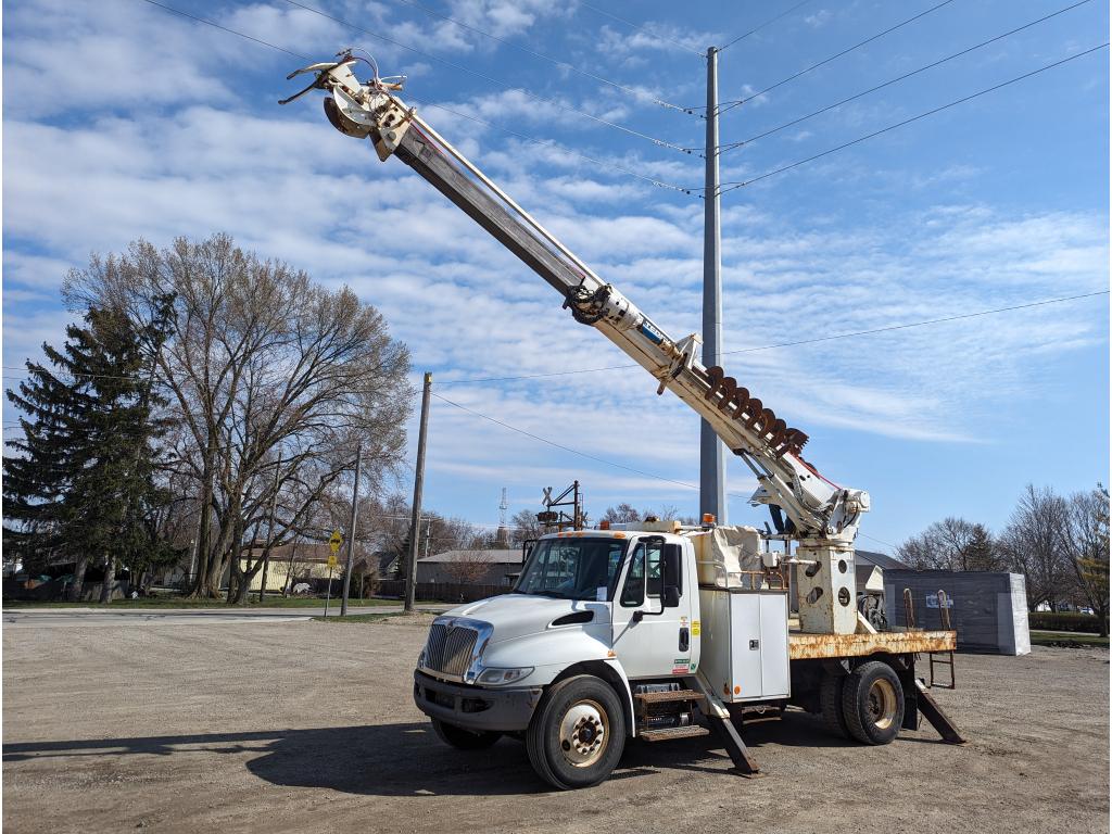 2015 International 4300 Digger Derrick