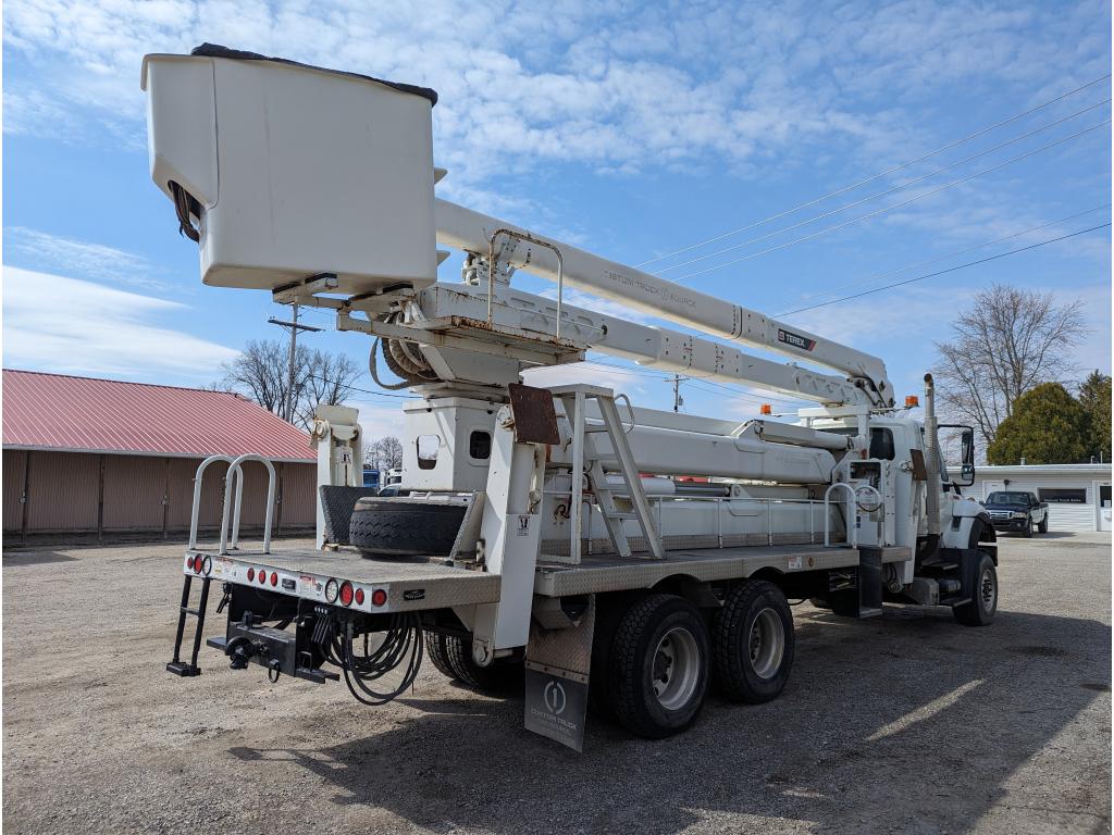 2014 International 7500 Elevator Bucket