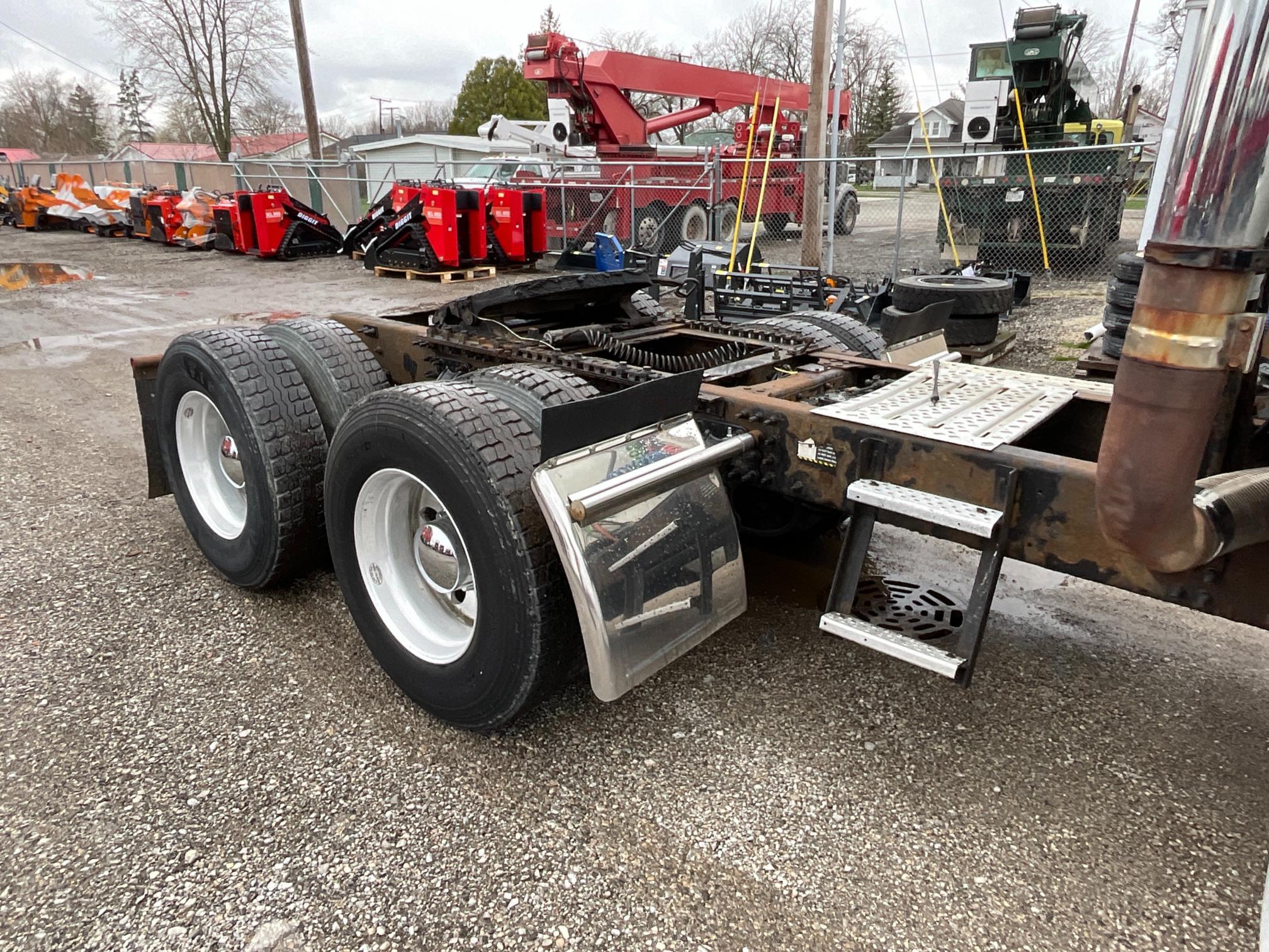 2008 Mack CXU613 Sleeper