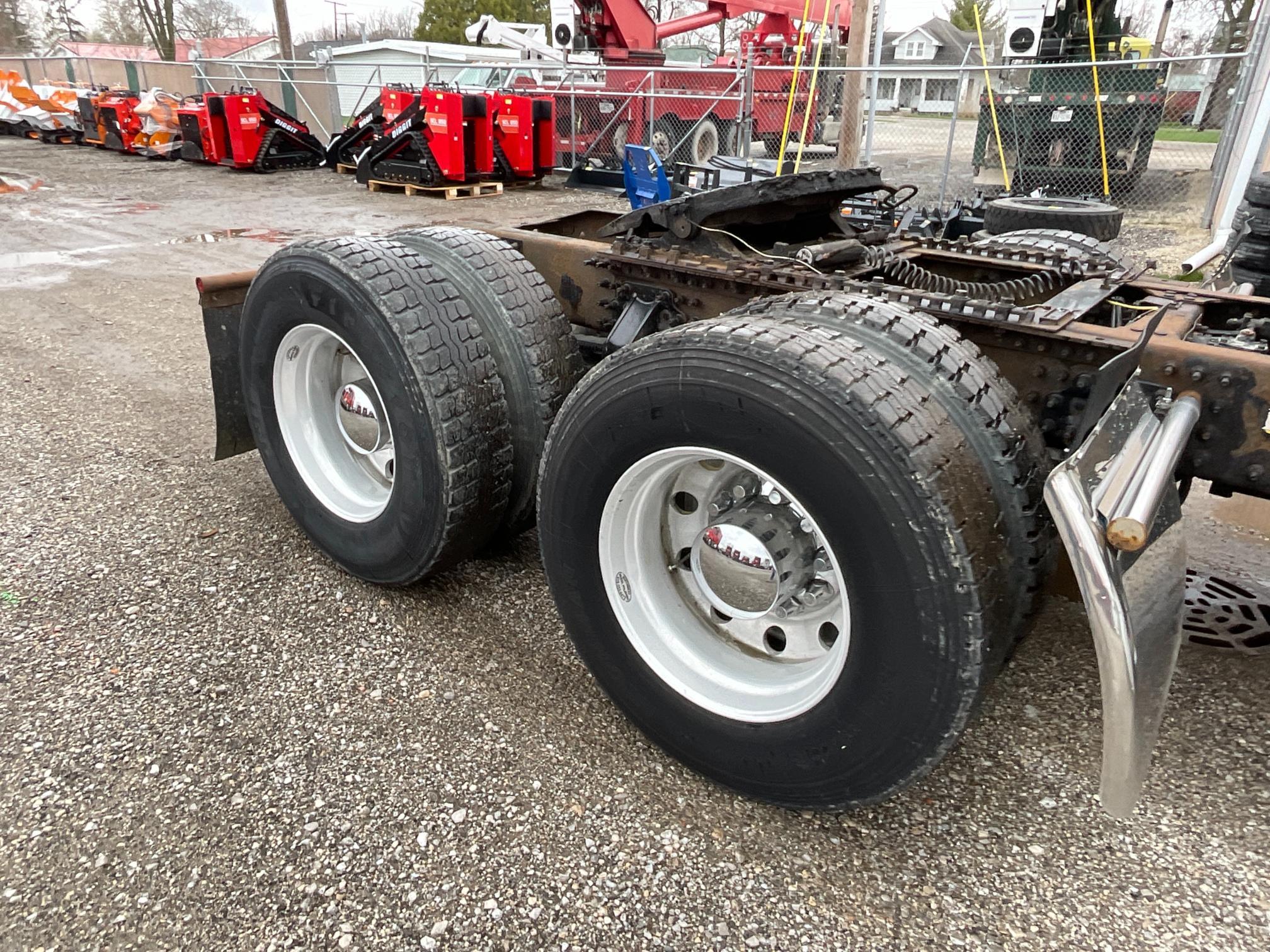 2008 Mack CXU613 Sleeper