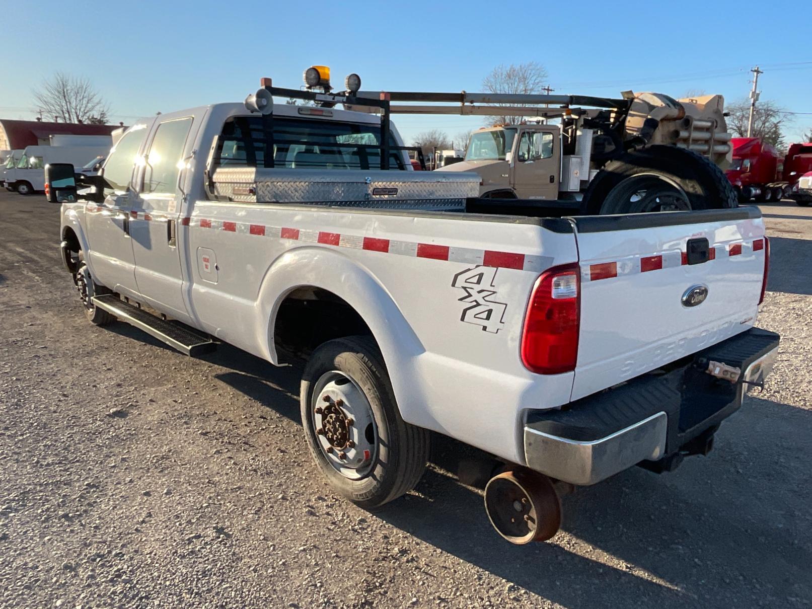 2015 Ford F350 w/ Rail Gear