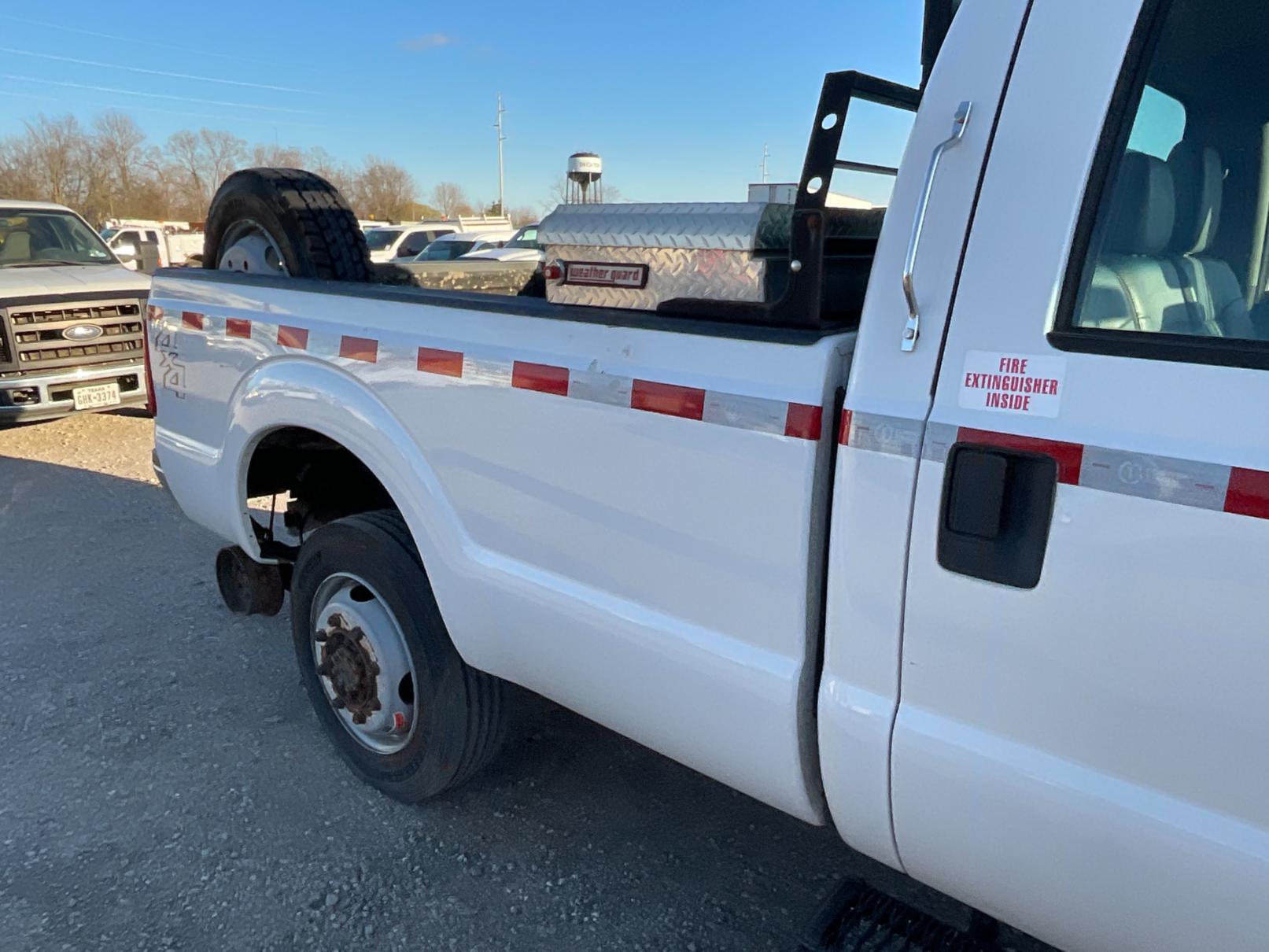 2015 Ford F350 w/ Rail Gear