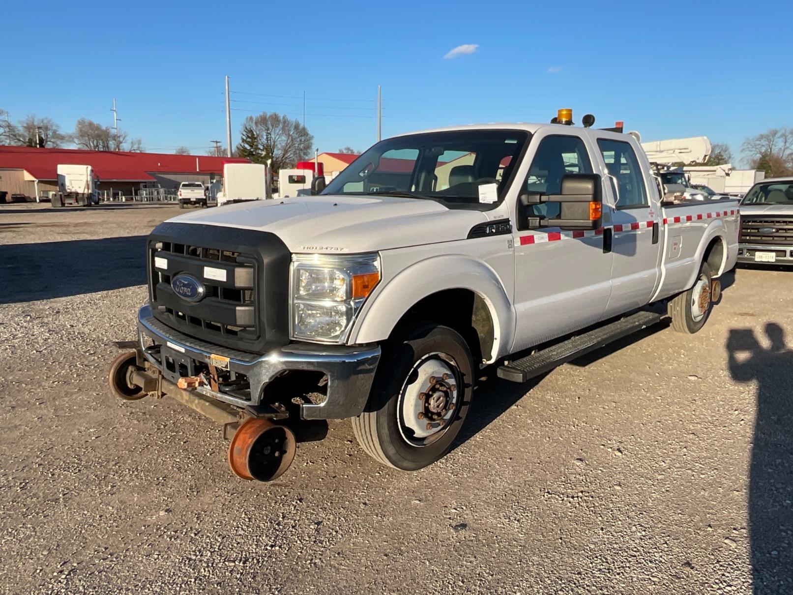 2015 Ford F350 w/ Rail Gear