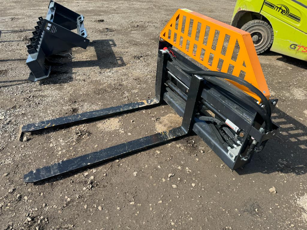 Wolverine 48" Quick Attach Hydraulic Pallet Forks