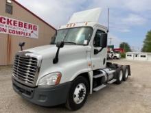 2015 Freightliner CA125 DayCab