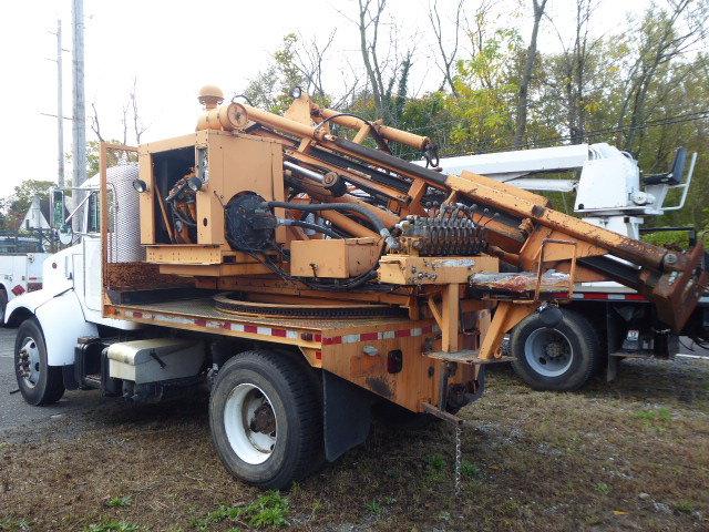 2001 Peterbilt 330 Single Axle Digger Derrick Truck