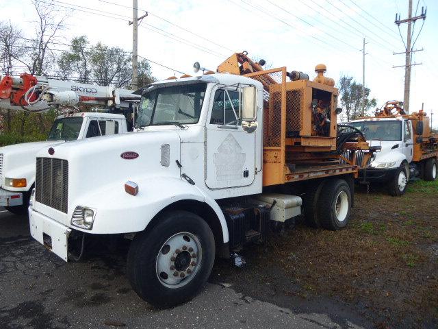 2001 Peterbilt 330 Single Axle Digger Derrick Truck