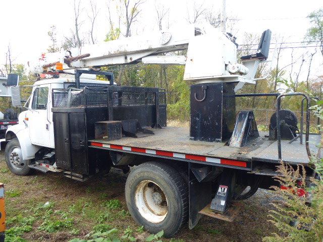 2000 International 4700 Single Axle Bucket Truck