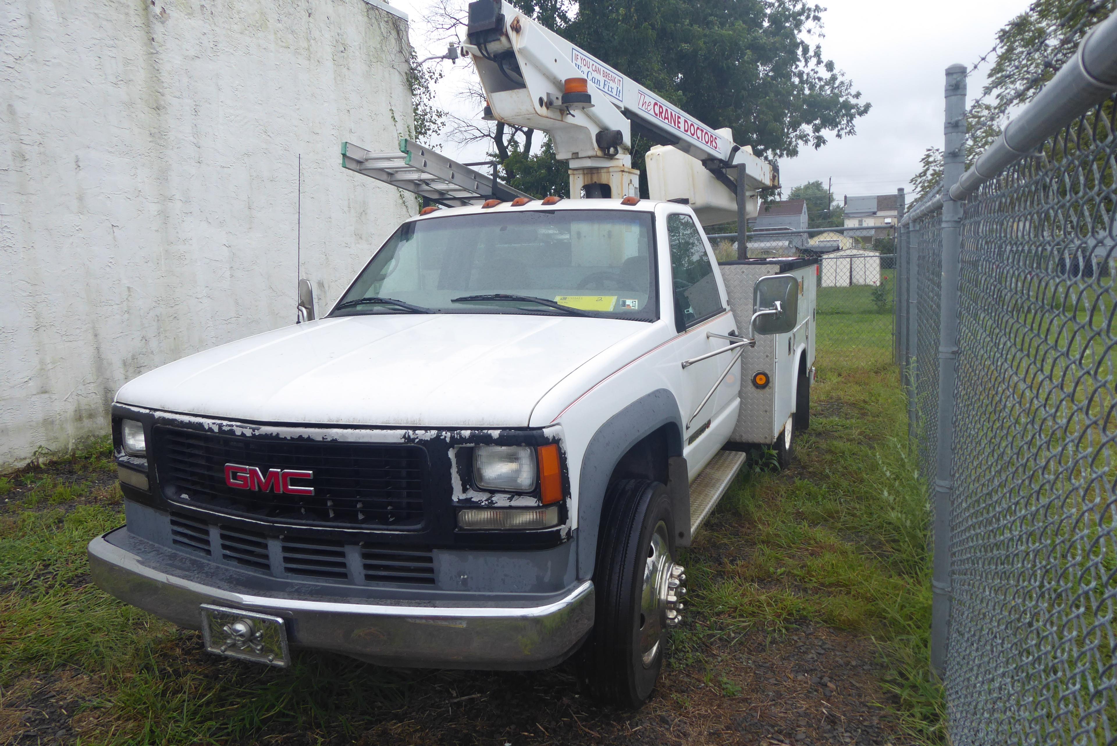 2000 GMC 3500HD Gas Bucket Truck