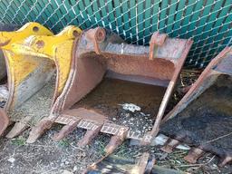 Caterpillar Bucket Attachment