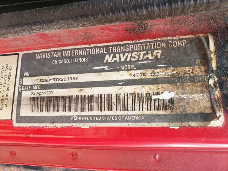 2000 International 4700 Single Axle Attenuator Truck