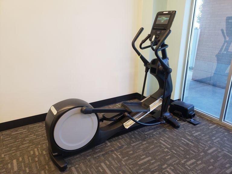 Precor Elliptical w/Precor P82 Digital Display, m/n EFX781, s/n AAPAI17180019