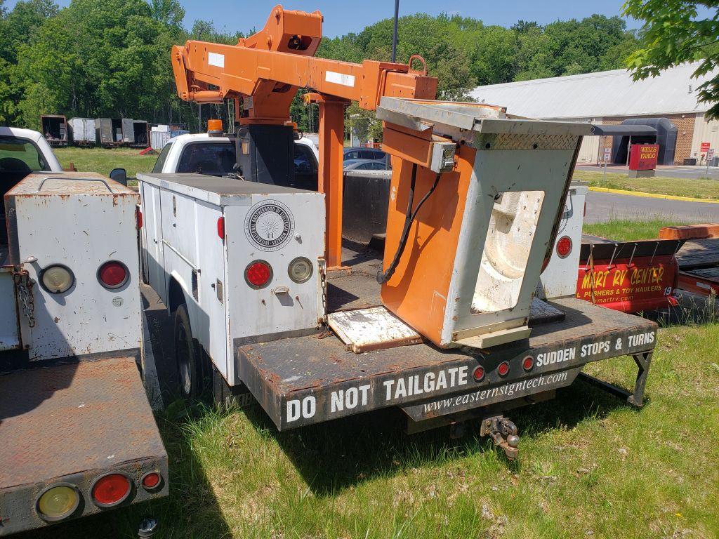 1999 Ford F-450 Super Duty Bucket Truck, Regular Cab, Diesel, Automatic Transmission, 294,644 Miles